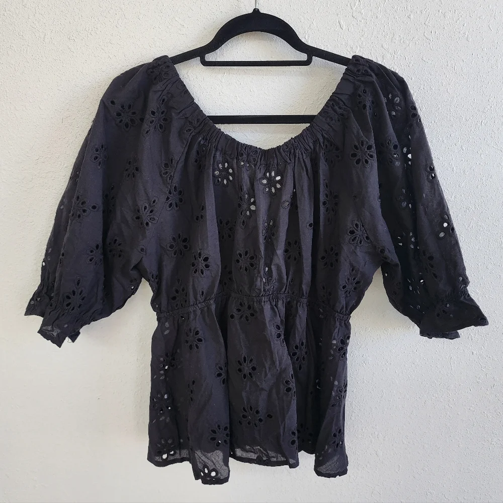 Aemi + Co NWT Black Eyelet Embroidered Women's V Neck Top Sz Large - Picture 3 of 5